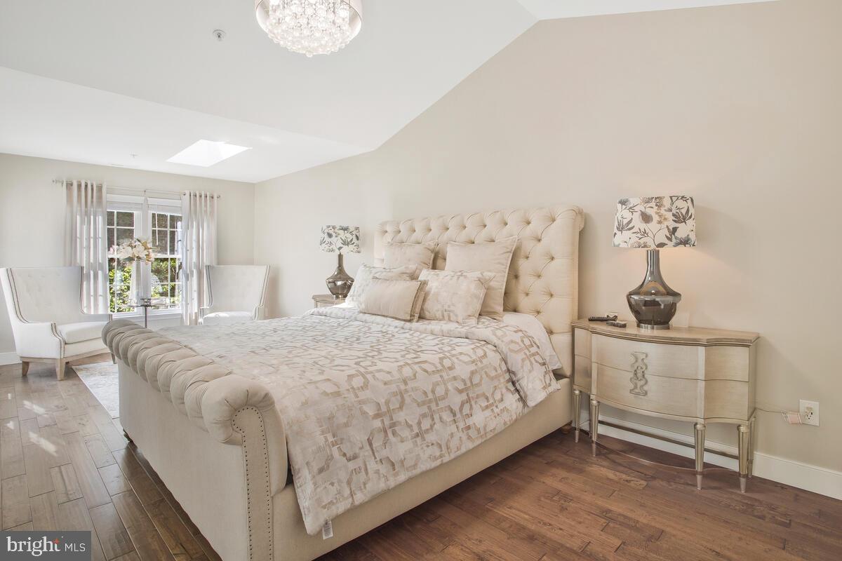 CROFTON MANOR - Residential