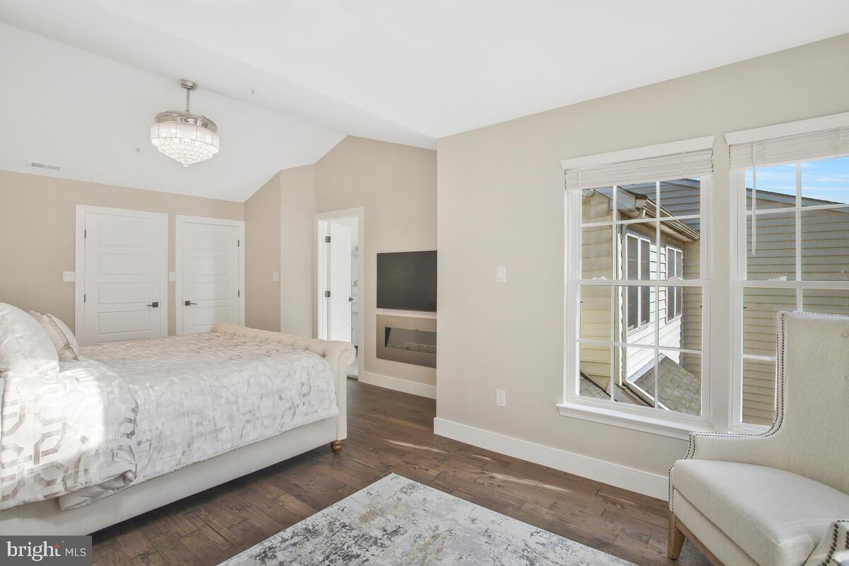 CROFTON MANOR - Residential