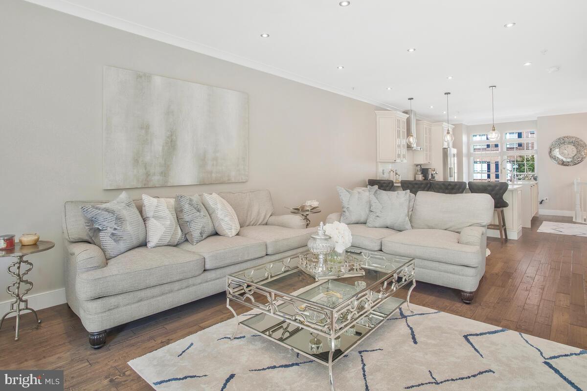 CROFTON MANOR - Residential