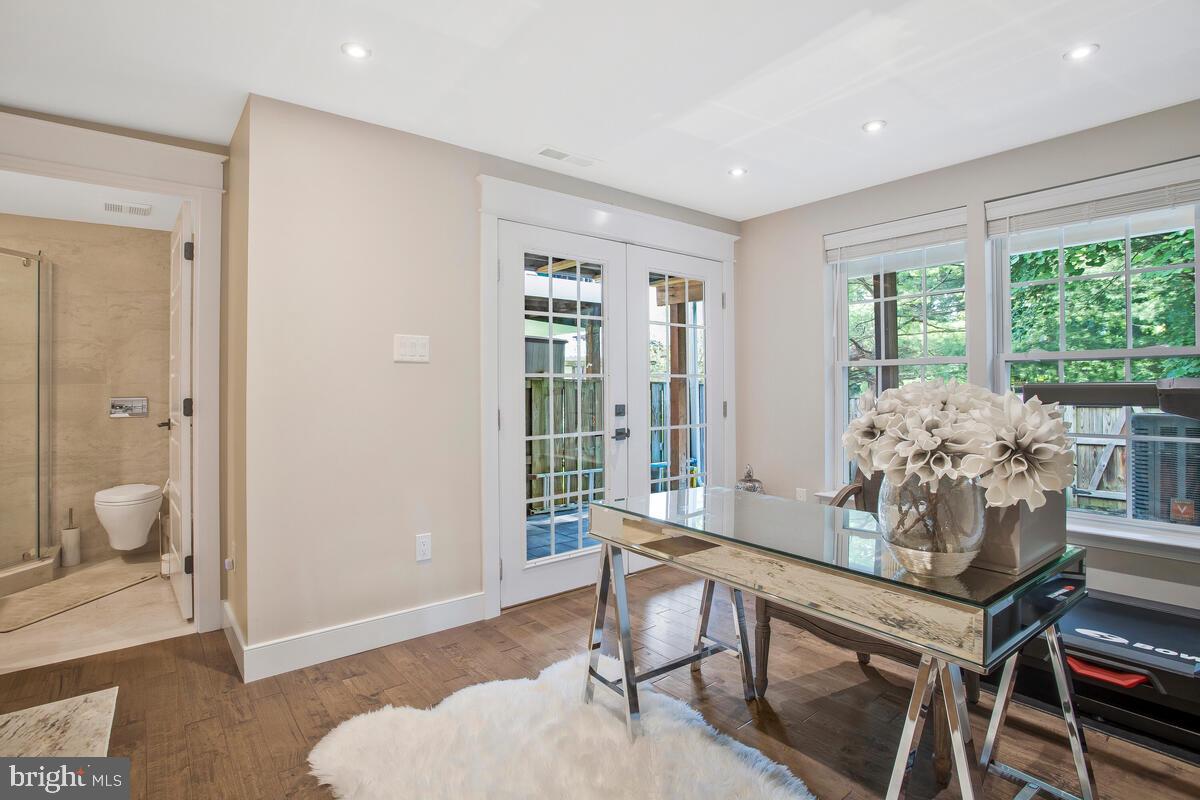 CROFTON MANOR - Residential