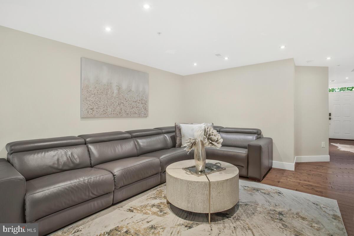 CROFTON MANOR - Residential