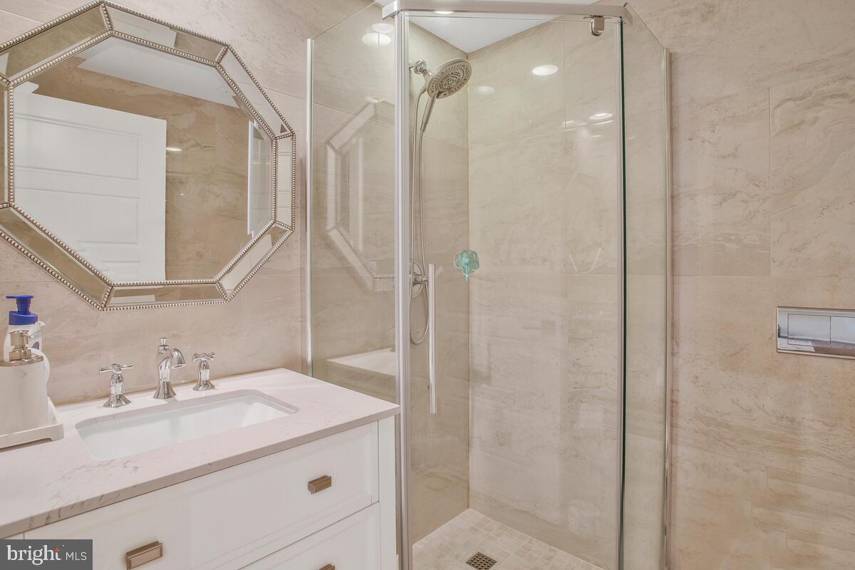 CROFTON MANOR - Residential