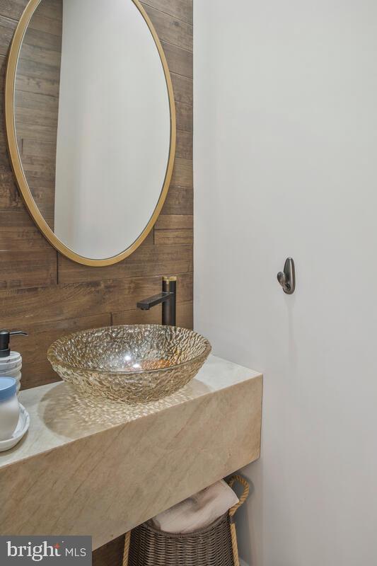 CROFTON MANOR - Residential