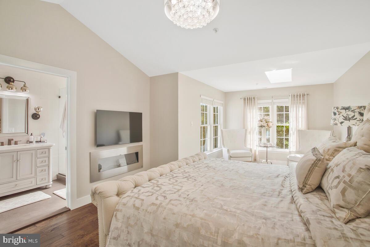 CROFTON MANOR - Residential