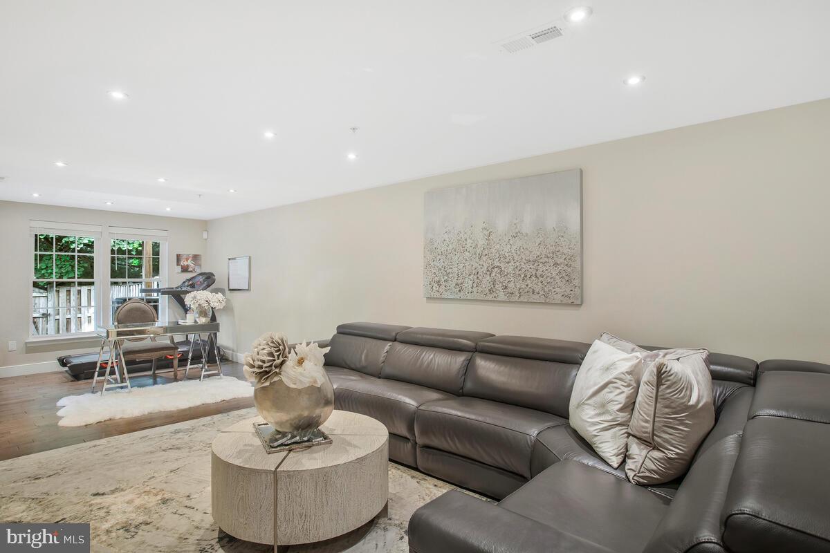 CROFTON MANOR - Residential