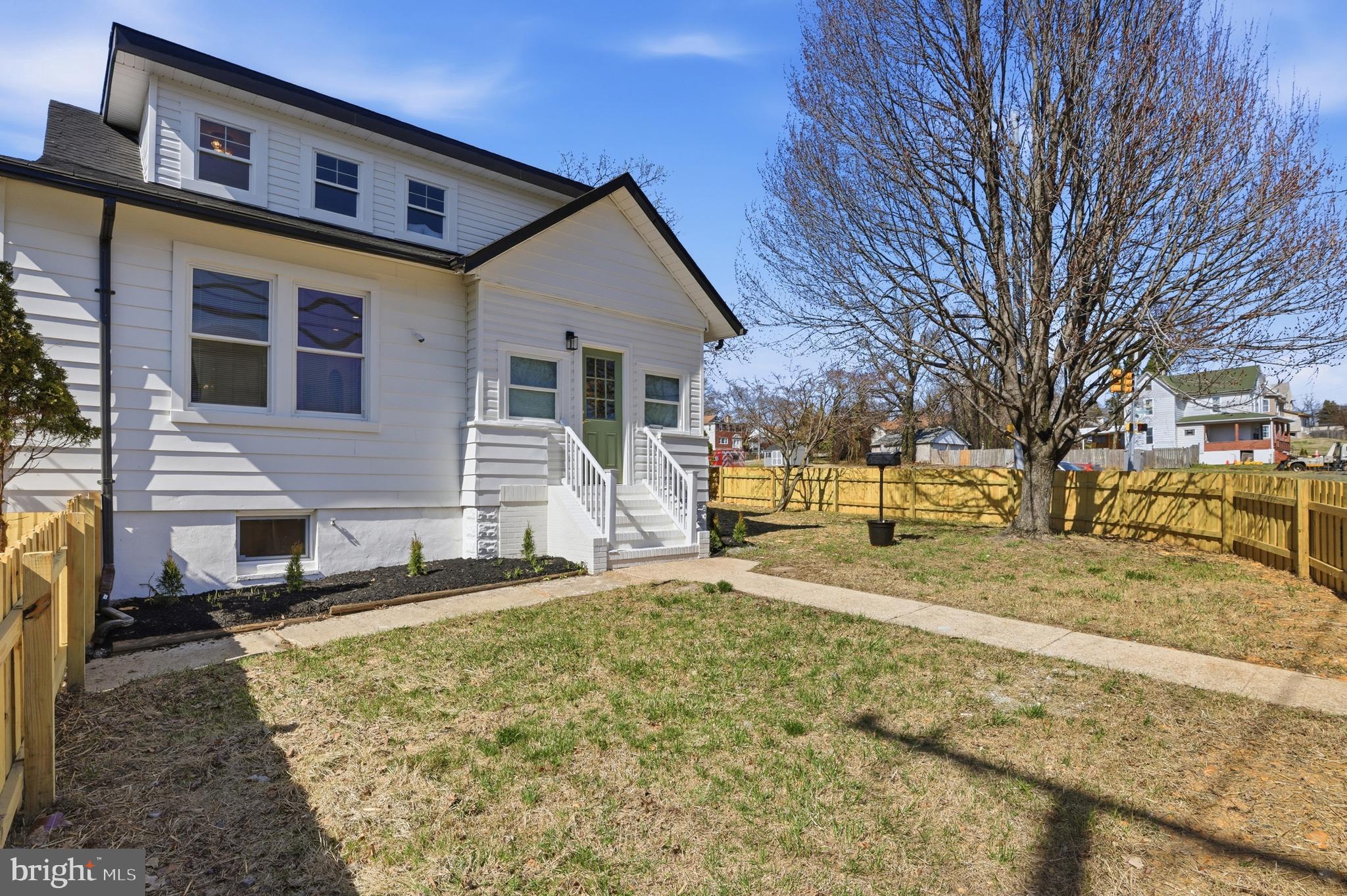 4502 MANNASOTA AVENUE