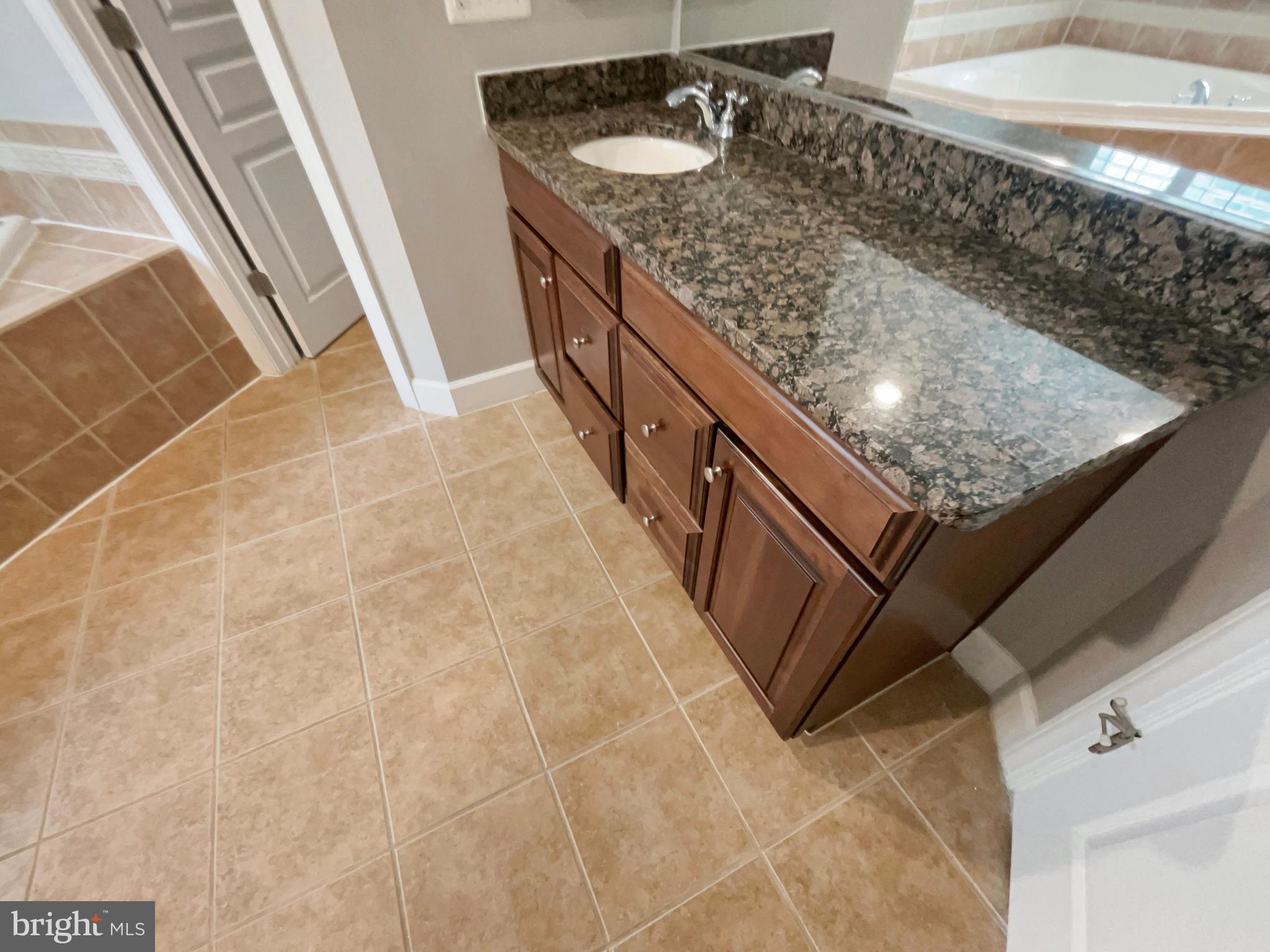 STONEWALL MANOR - Residential