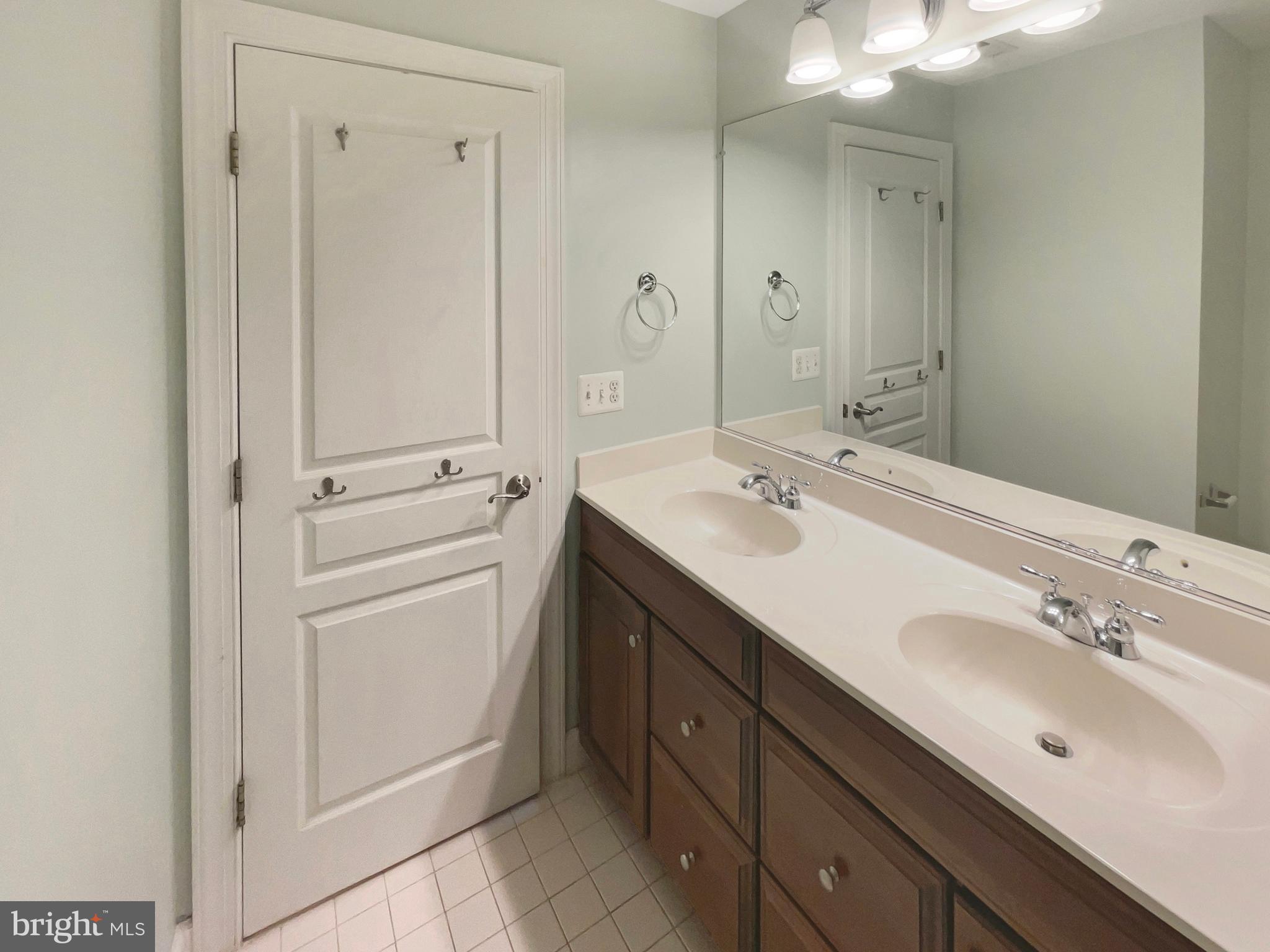 STONEWALL MANOR - Residential