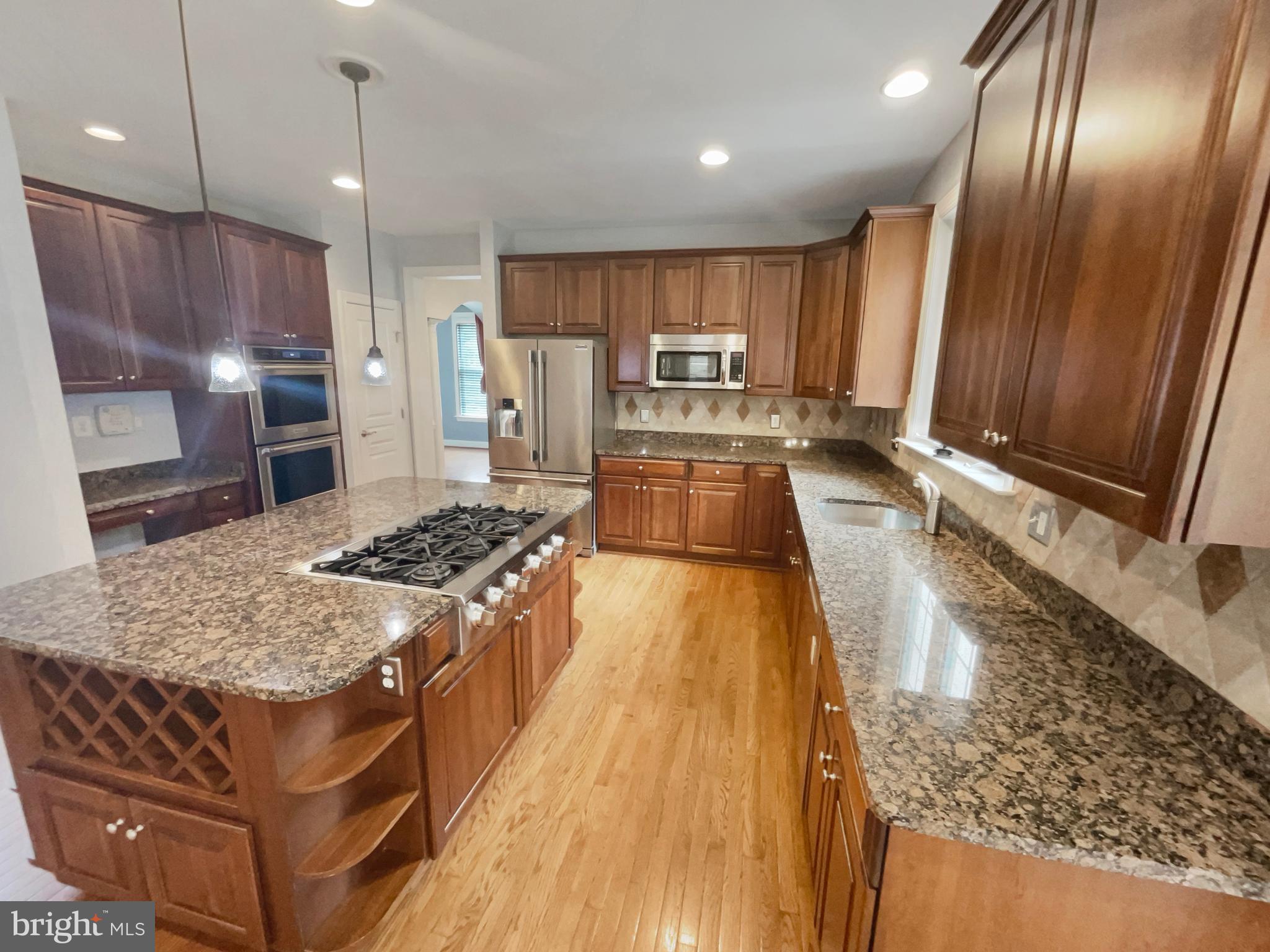 STONEWALL MANOR - Residential