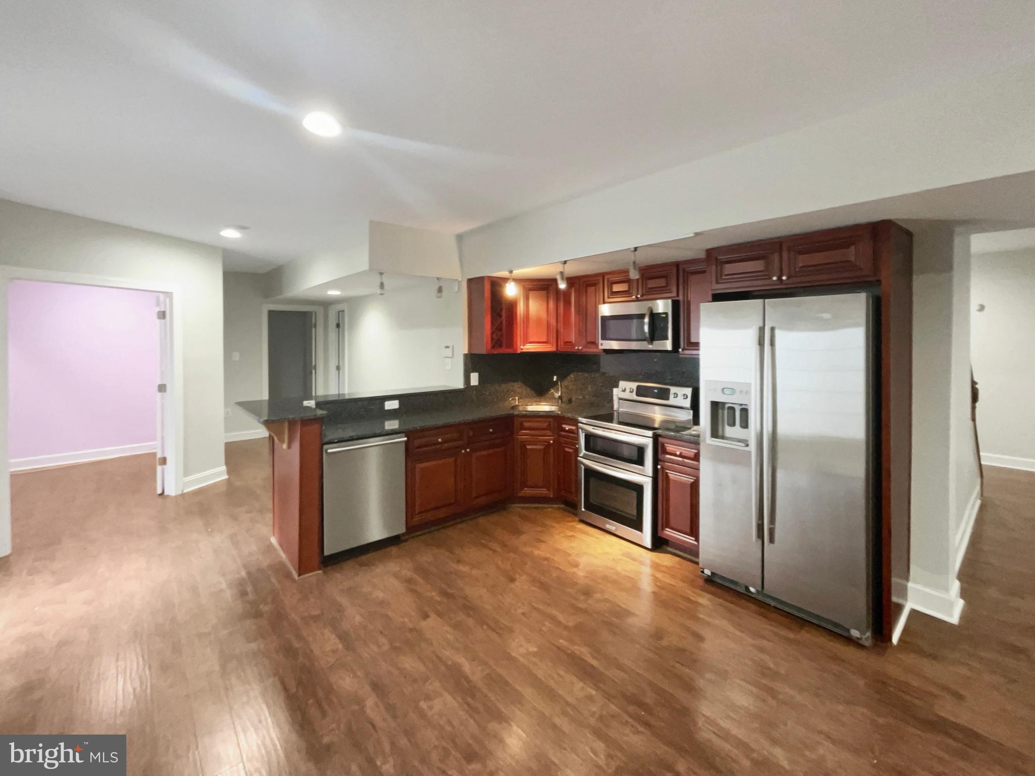 STONEWALL MANOR - Residential