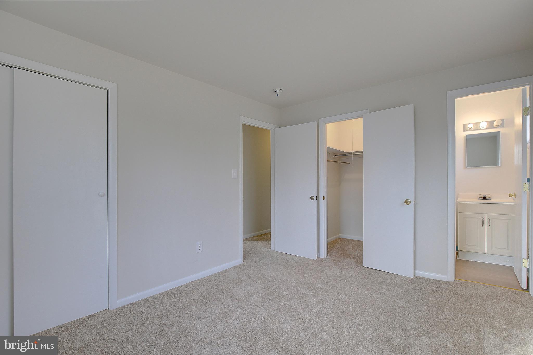 SURRATTS MANOR - Residential