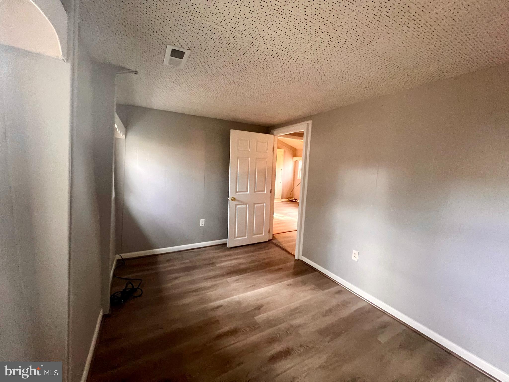 KEYES FERRY ACRES - Residential Lease