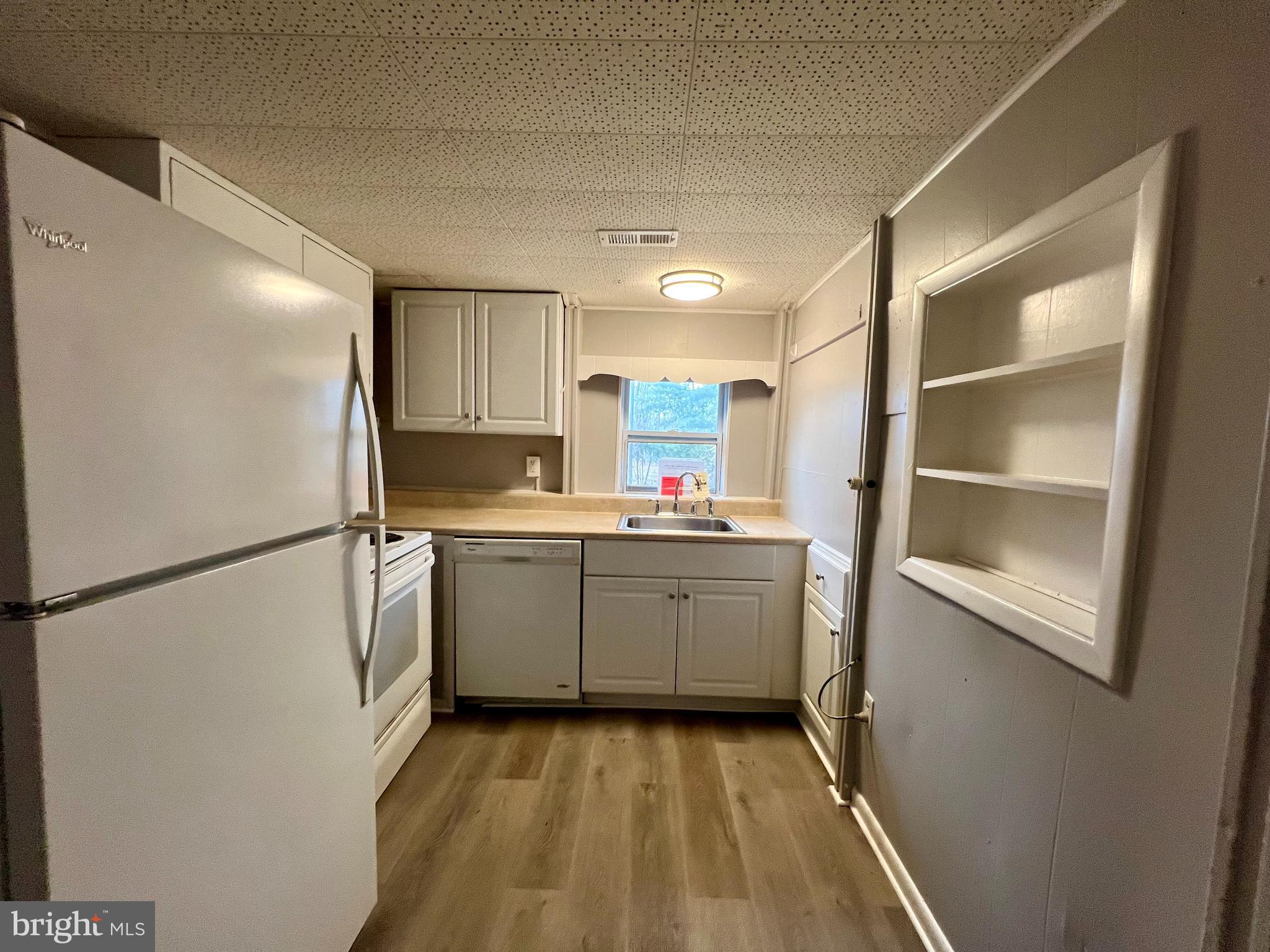 KEYES FERRY ACRES - Residential Lease