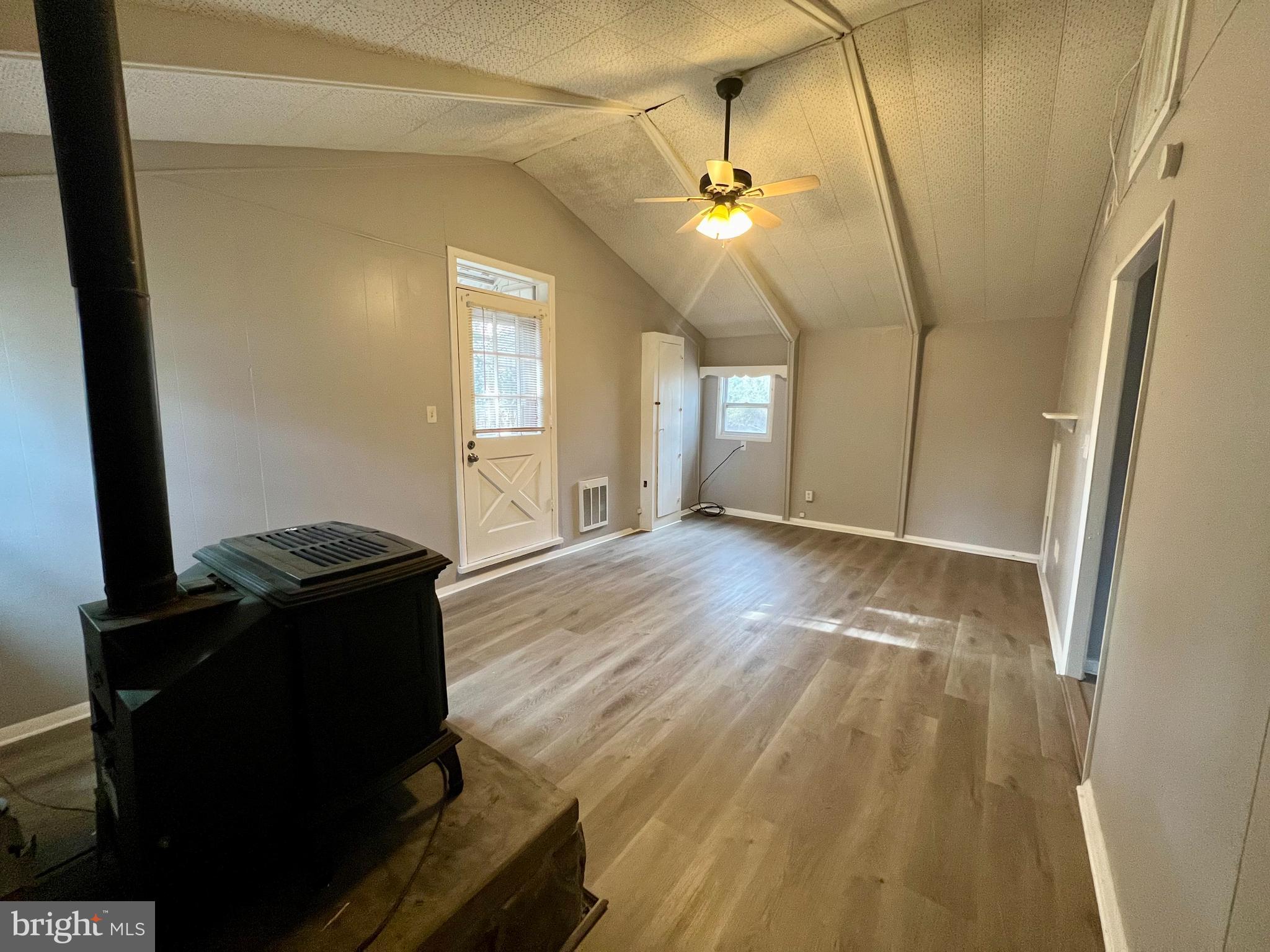 KEYES FERRY ACRES - Residential Lease