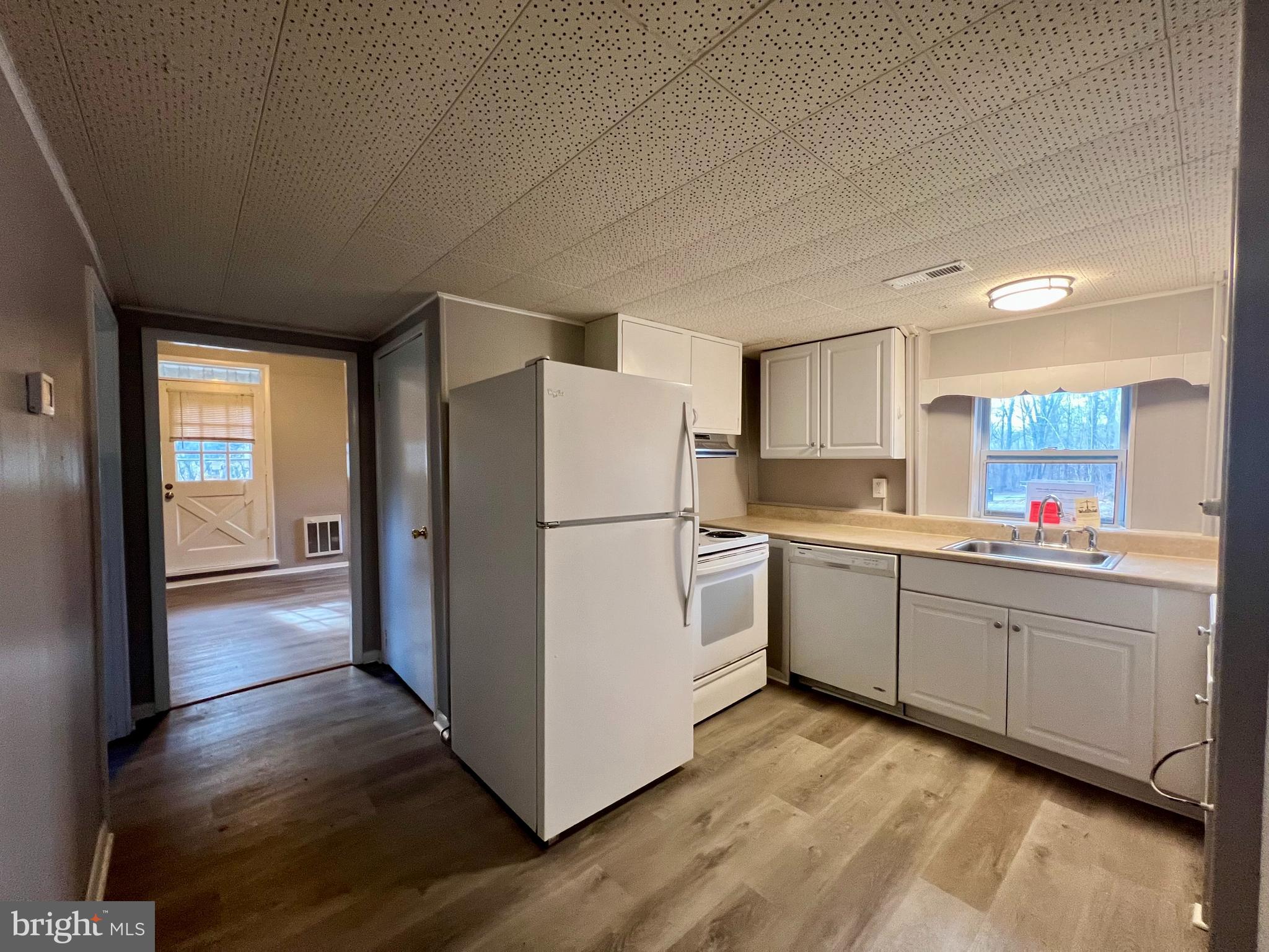 KEYES FERRY ACRES - Residential Lease