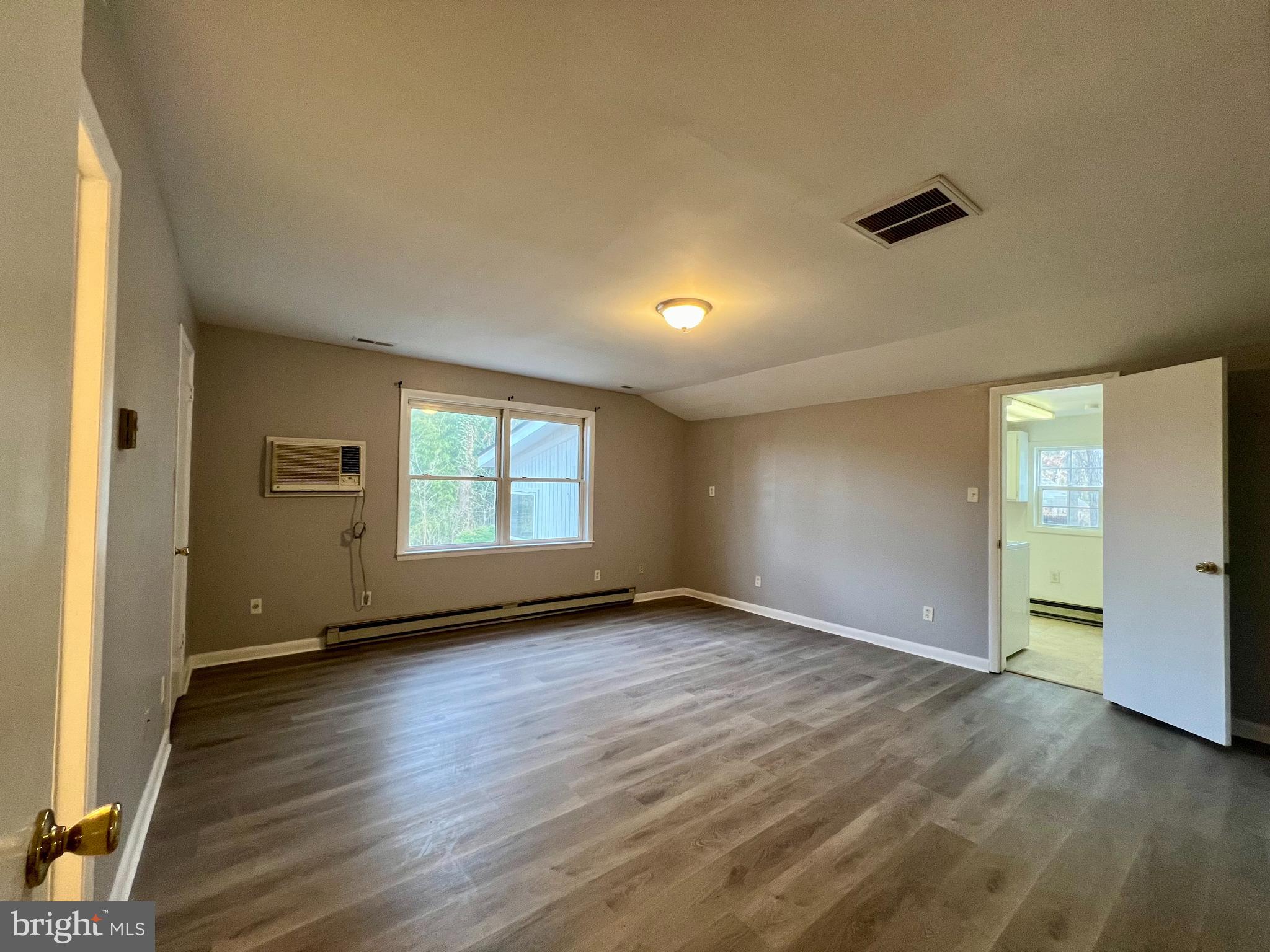 KEYES FERRY ACRES - Residential Lease