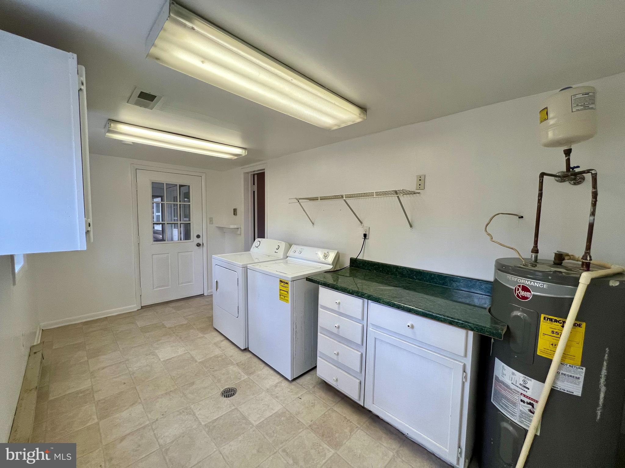 KEYES FERRY ACRES - Residential Lease