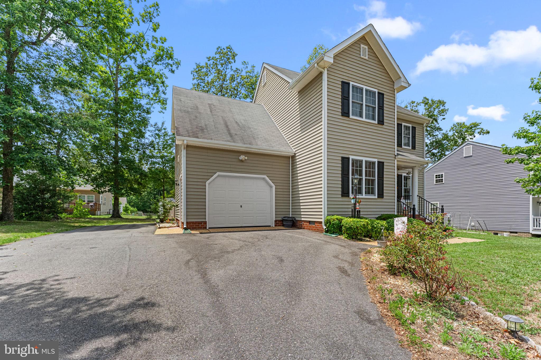 Photo 1 of 40 — 112 CENTRAL PARKWAY, AYLETT, VA 23009