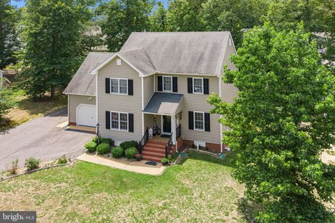 Homes For Sale - 112 Central Parkway<br/> King William County, AYLETT, VA 23009