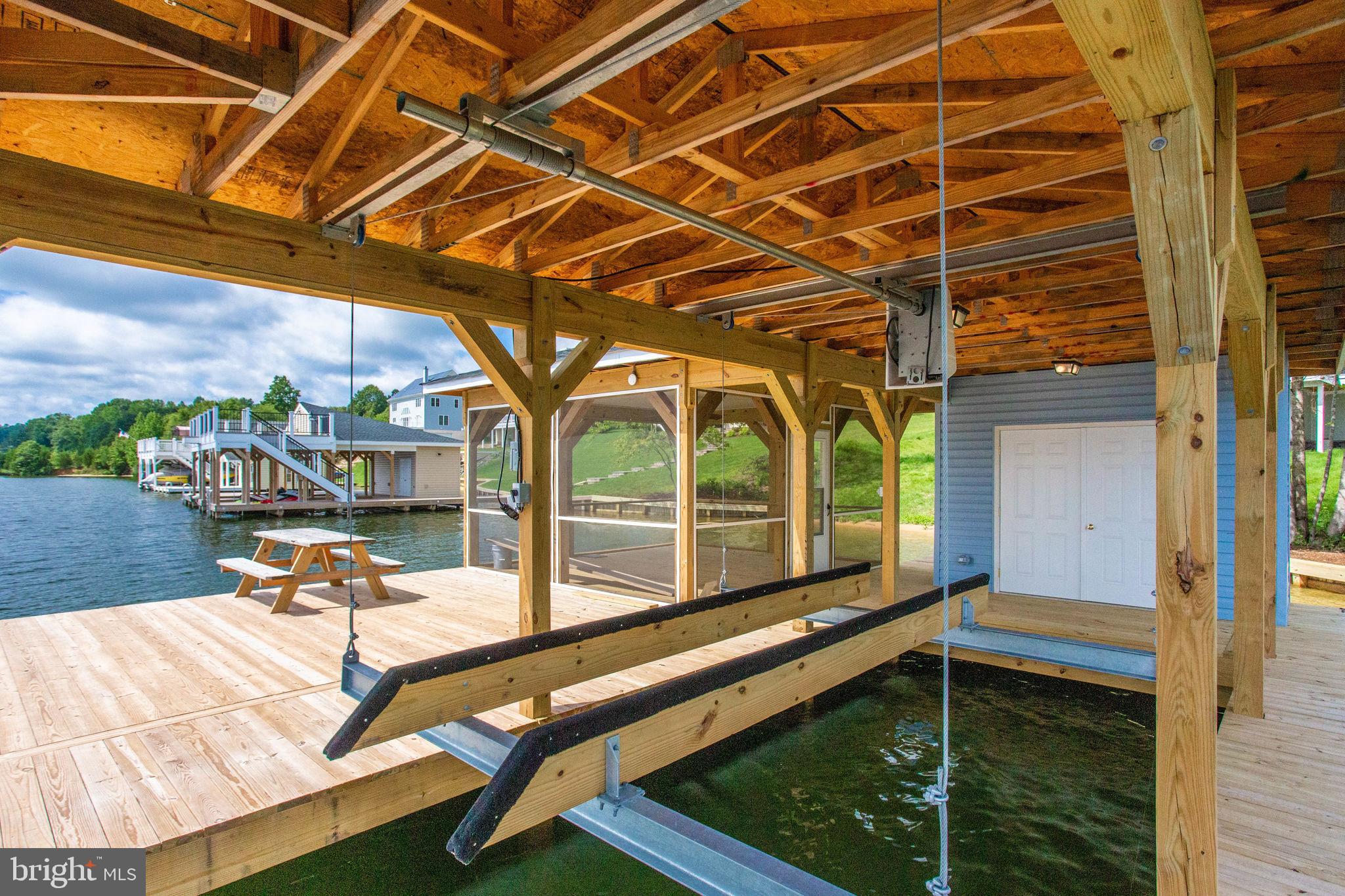 SUMMERVIEW POINT - Residential