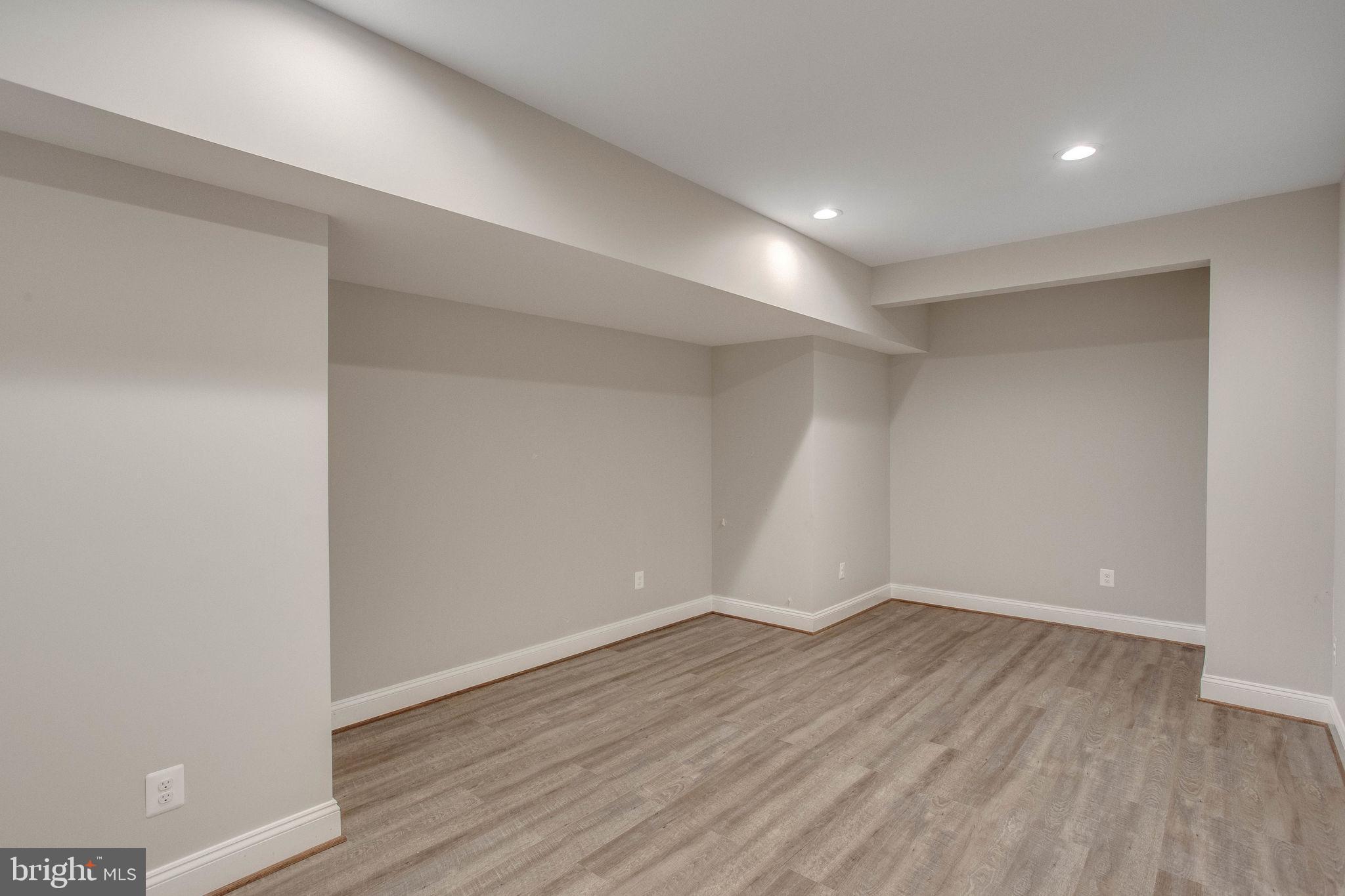 SUMMERVIEW POINT - Residential