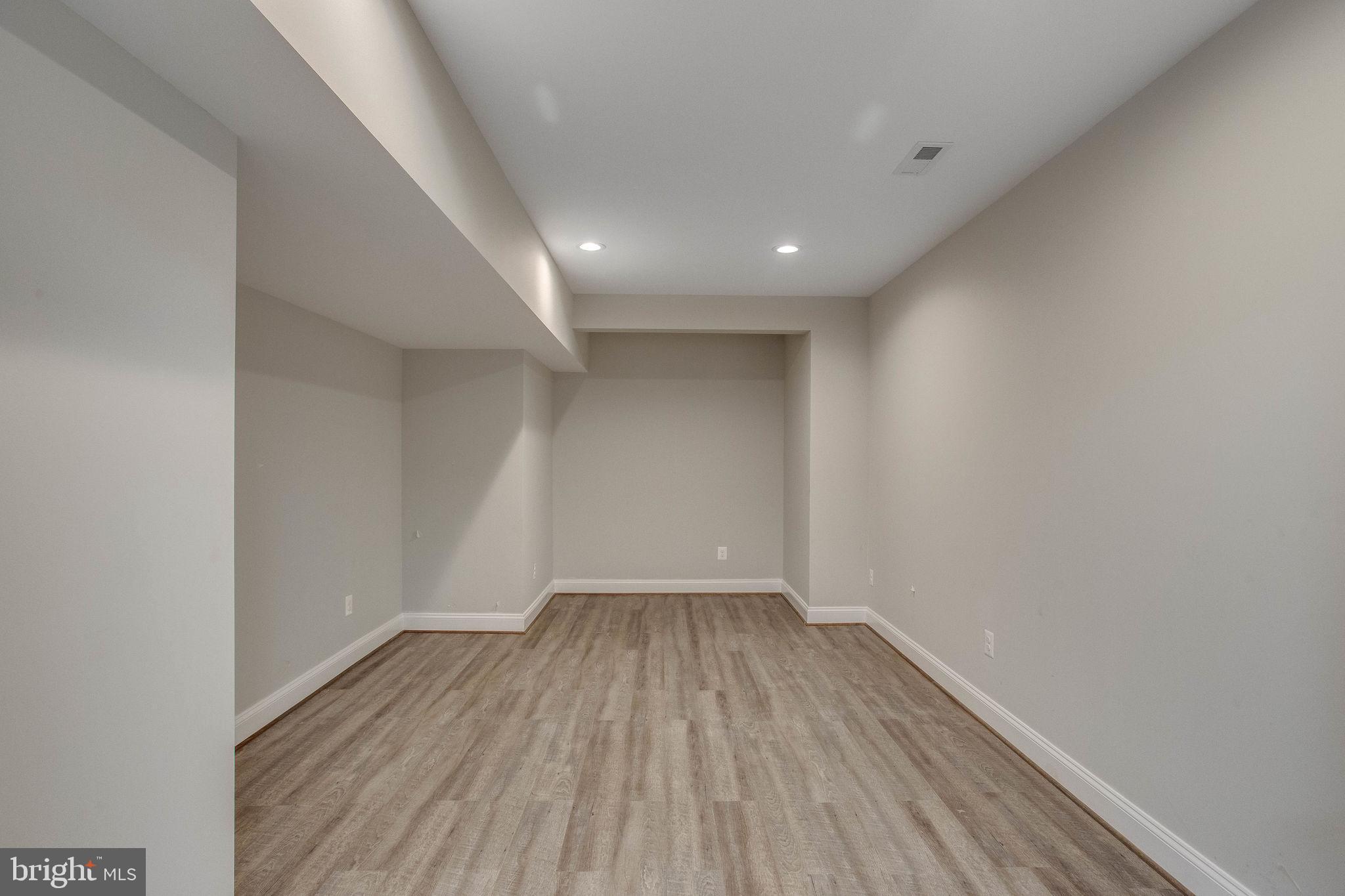 SUMMERVIEW POINT - Residential