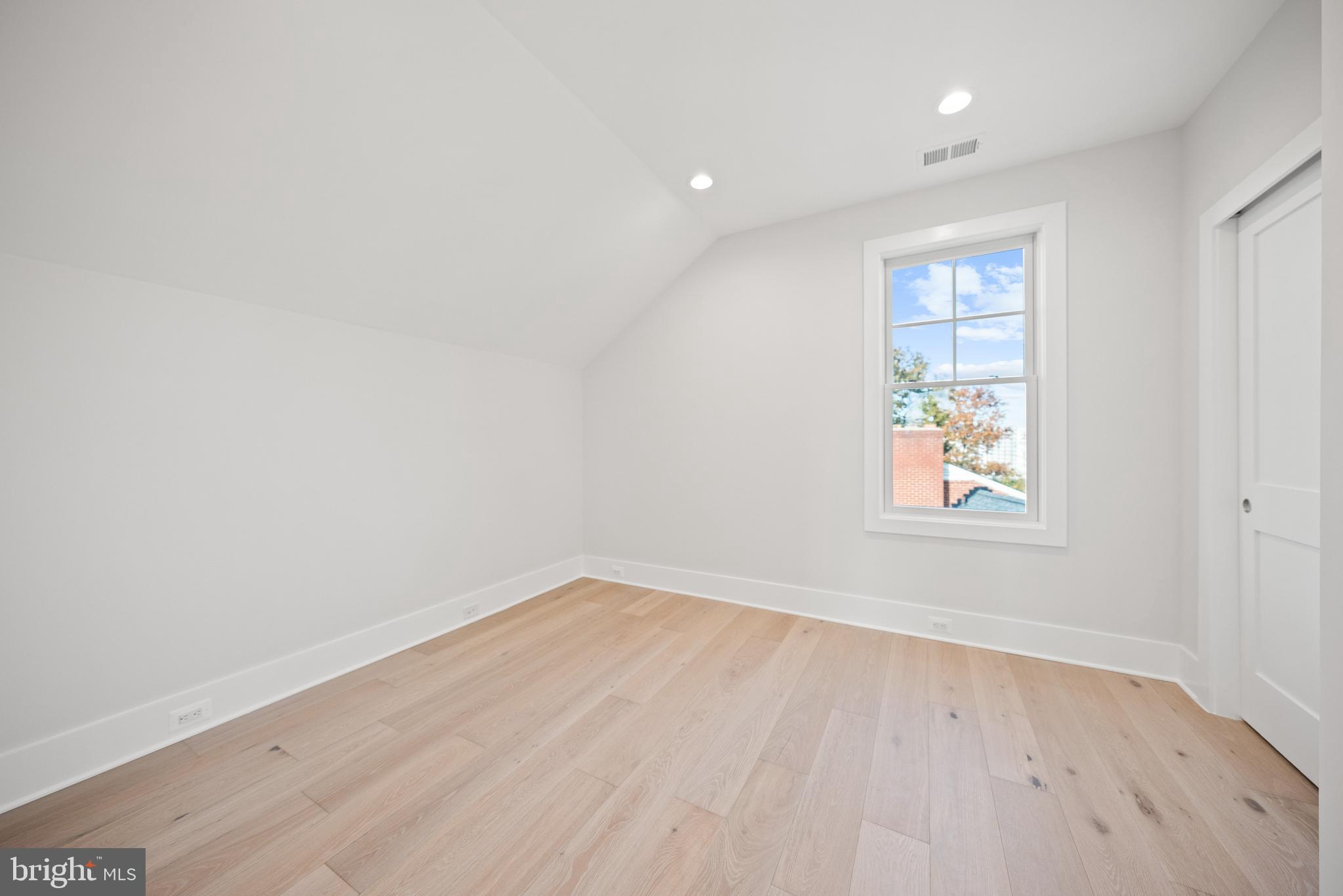 OAKCREST - Residential