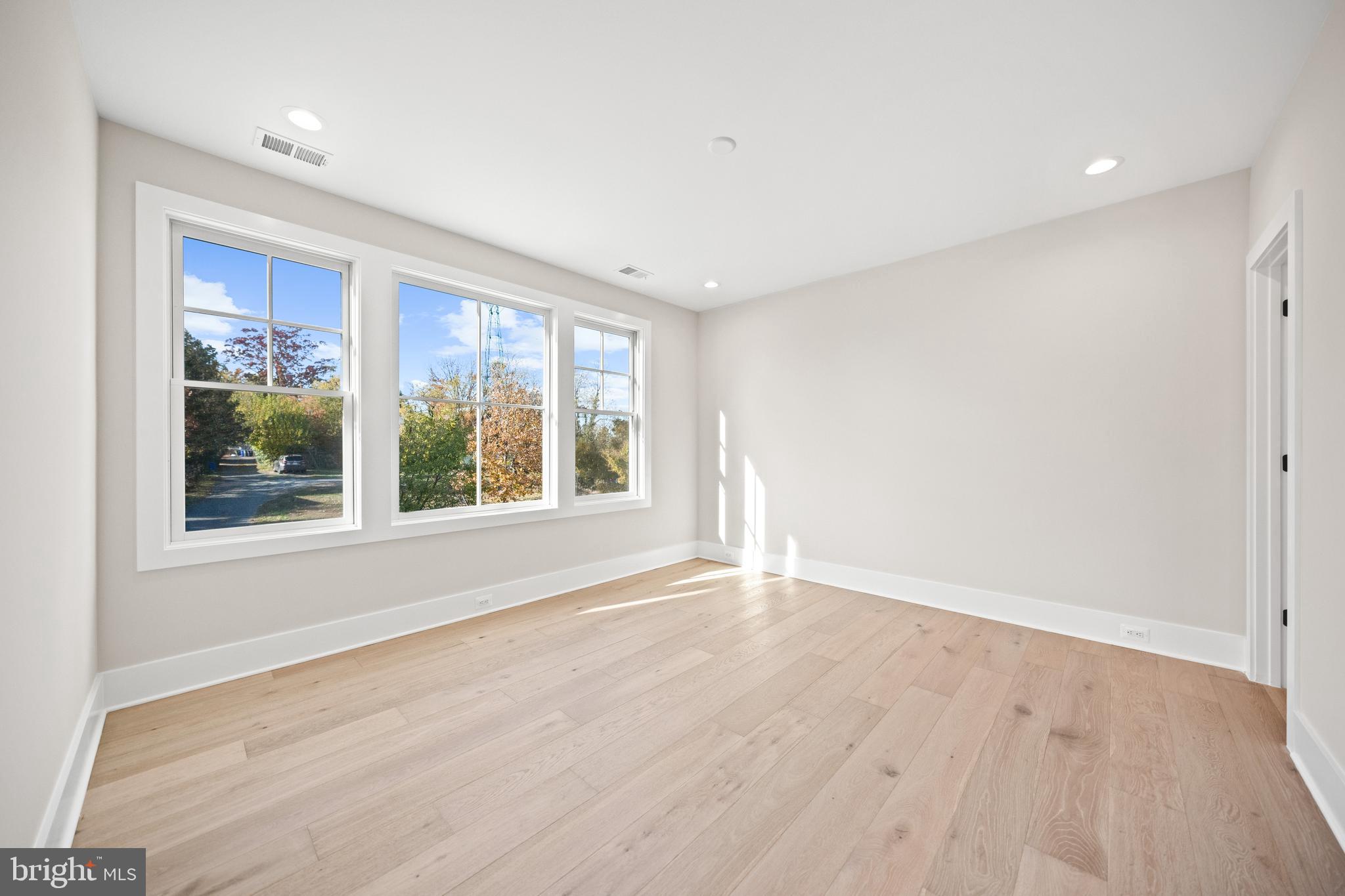 OAKCREST - Residential