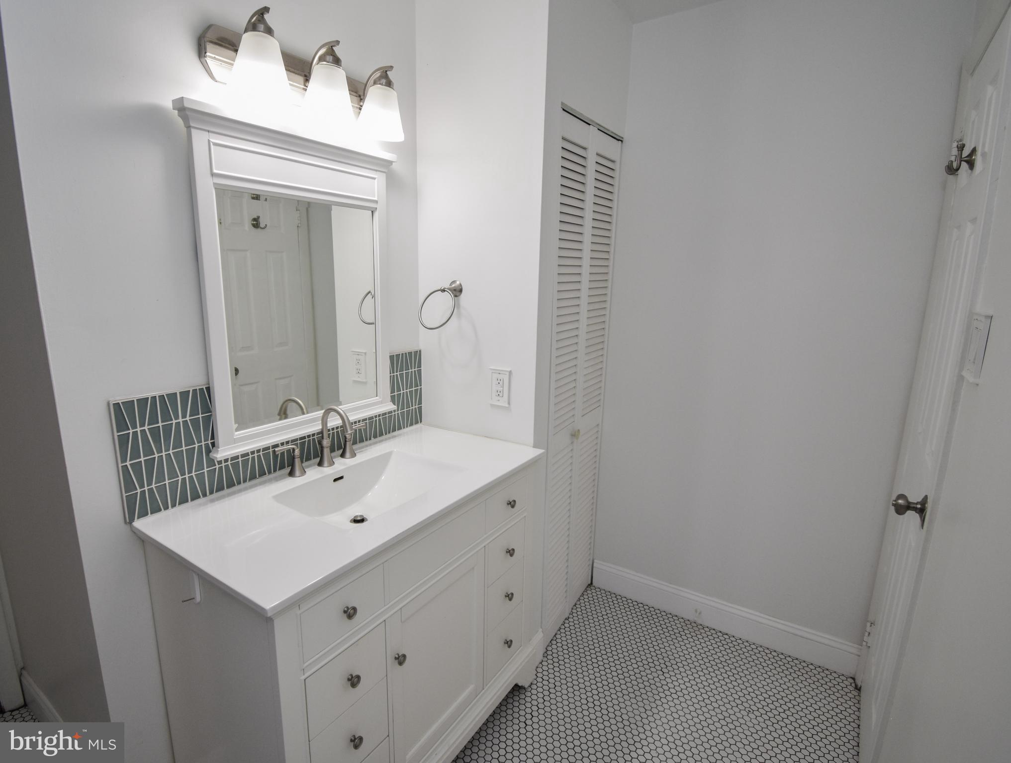 NEWTOWN CROSSING - Residential Lease