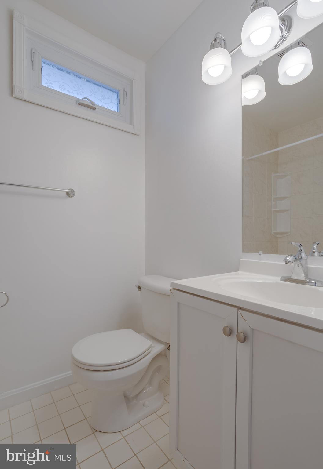 ROLLING VALLEY - Residential Lease