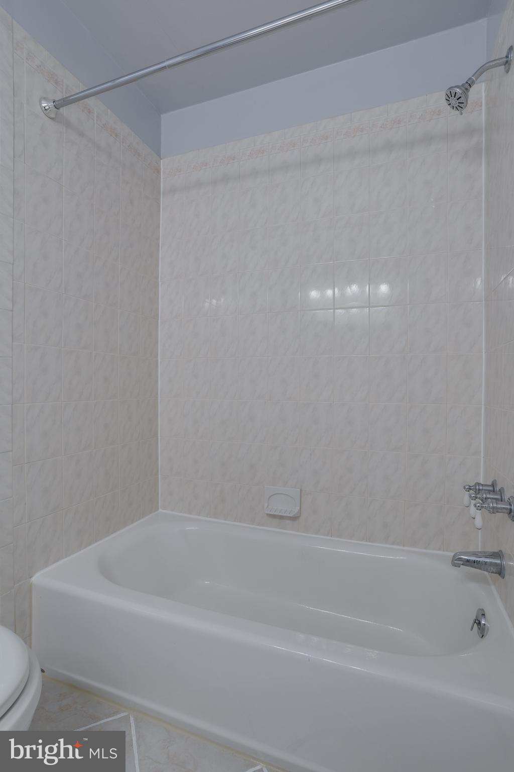 ROLLING VALLEY - Residential Lease