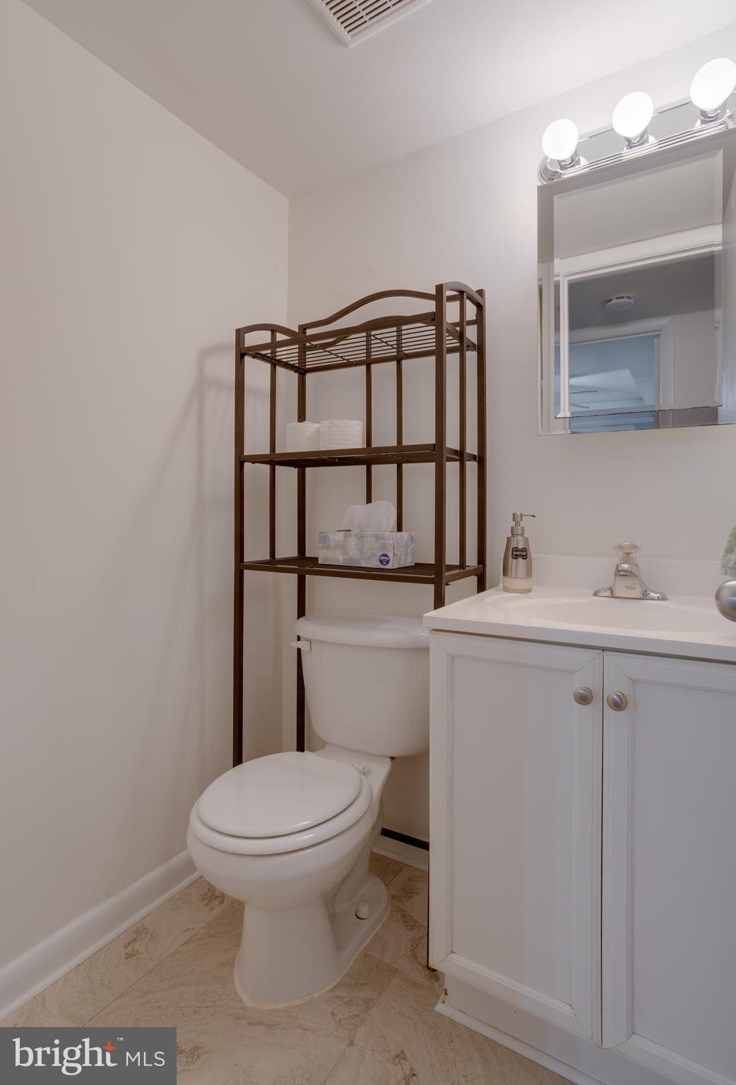 ROLLING VALLEY - Residential Lease