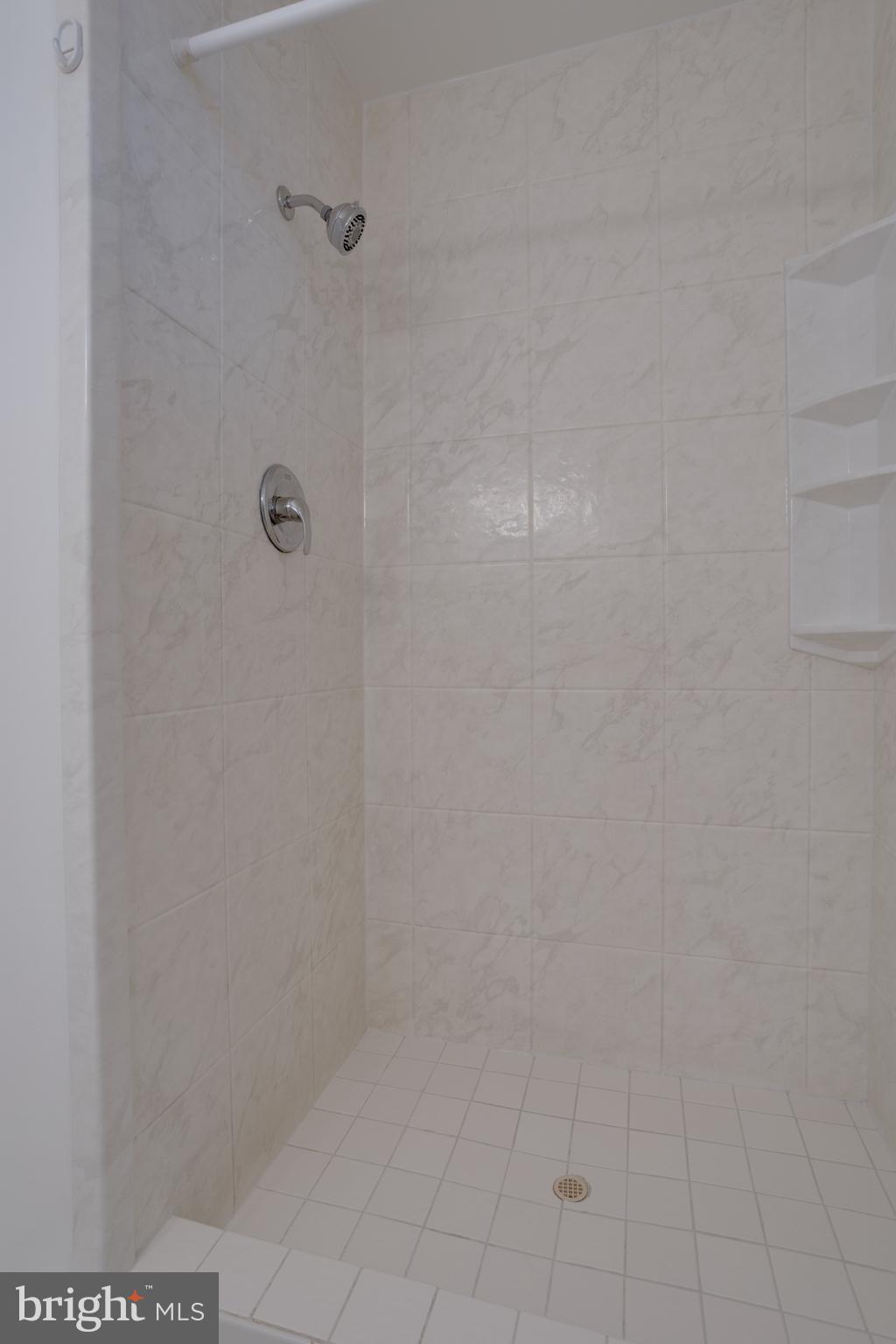 ROLLING VALLEY - Residential Lease