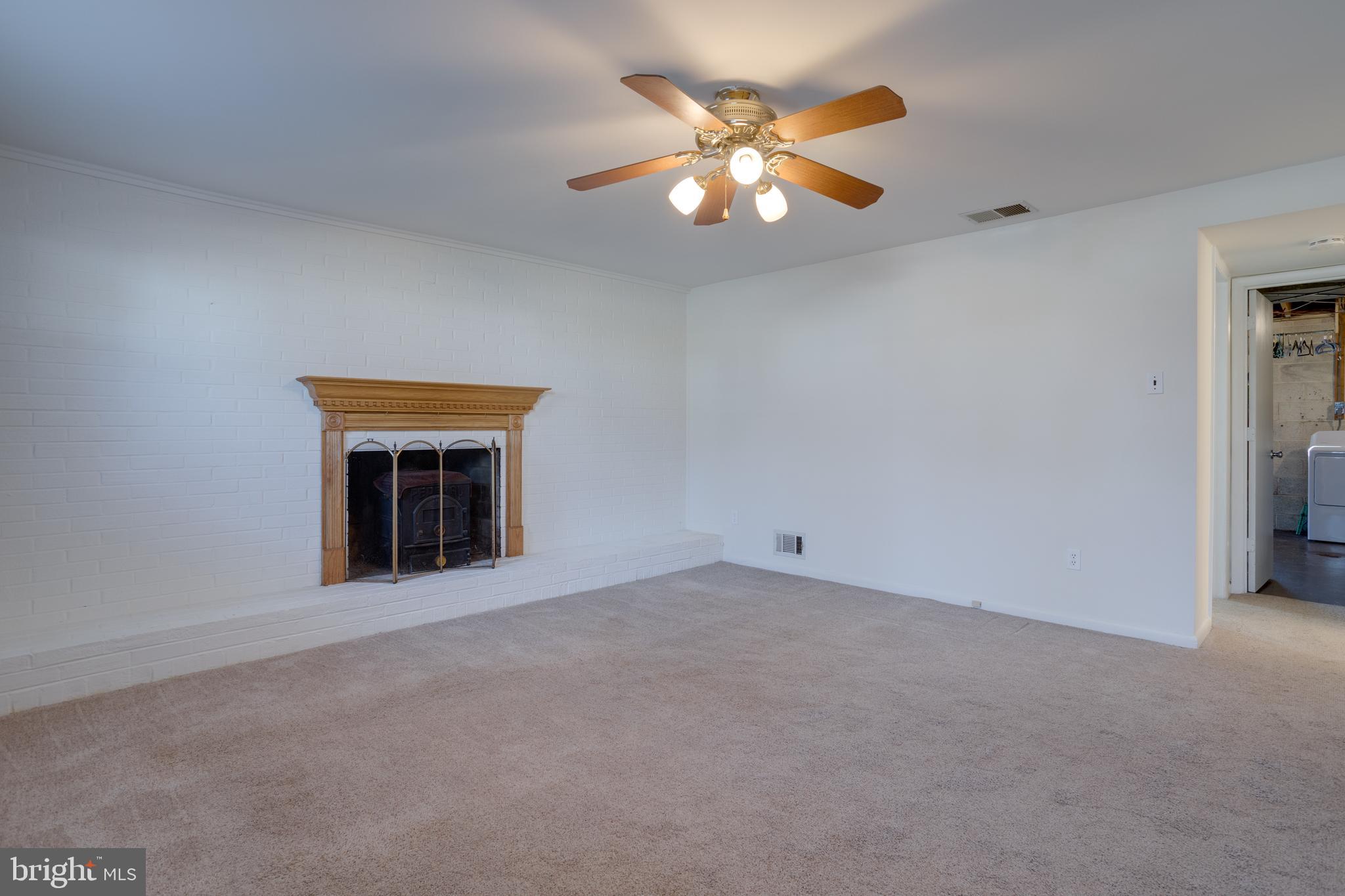 ROLLING VALLEY - Residential Lease