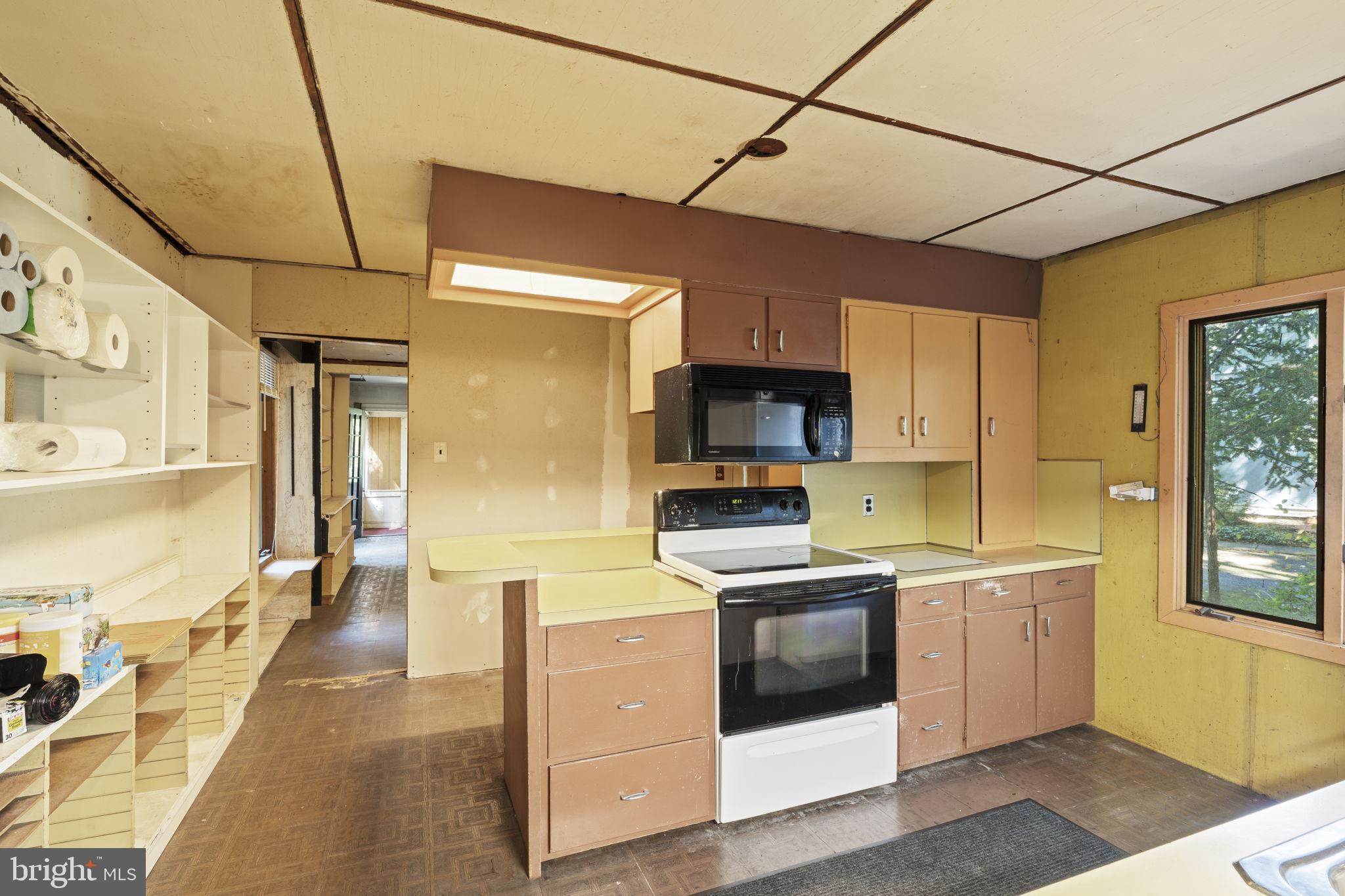 227 W FERRY ROAD