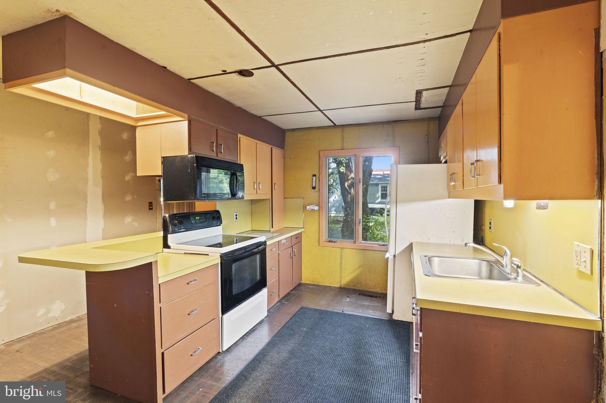 227 W FERRY ROAD