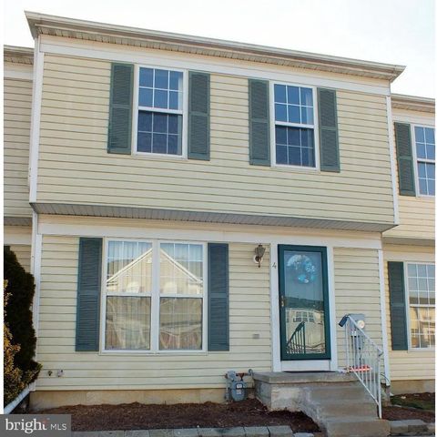 4 CHARLES COURT NEWARK DE 19702