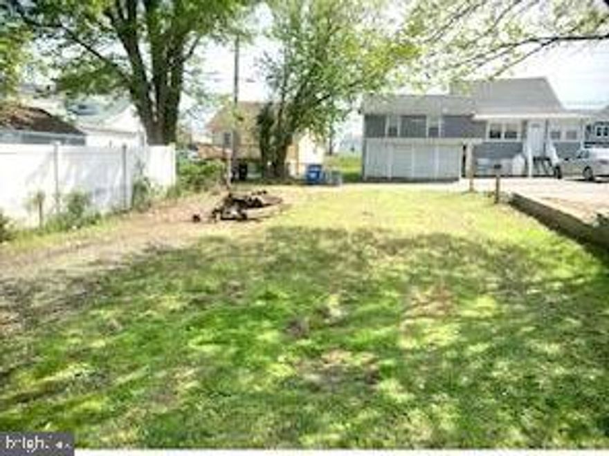 FANTASTIC LOCATION , ONLY AROUND 50 MINS TO WASHINGTON DC.. Nice level lot in Chesapeake Beach located in the older part of the community.
Lot  extends from the alley behind the homes along Chesapeake beach road to 27th street. Close to Restaurants, shops  and more.