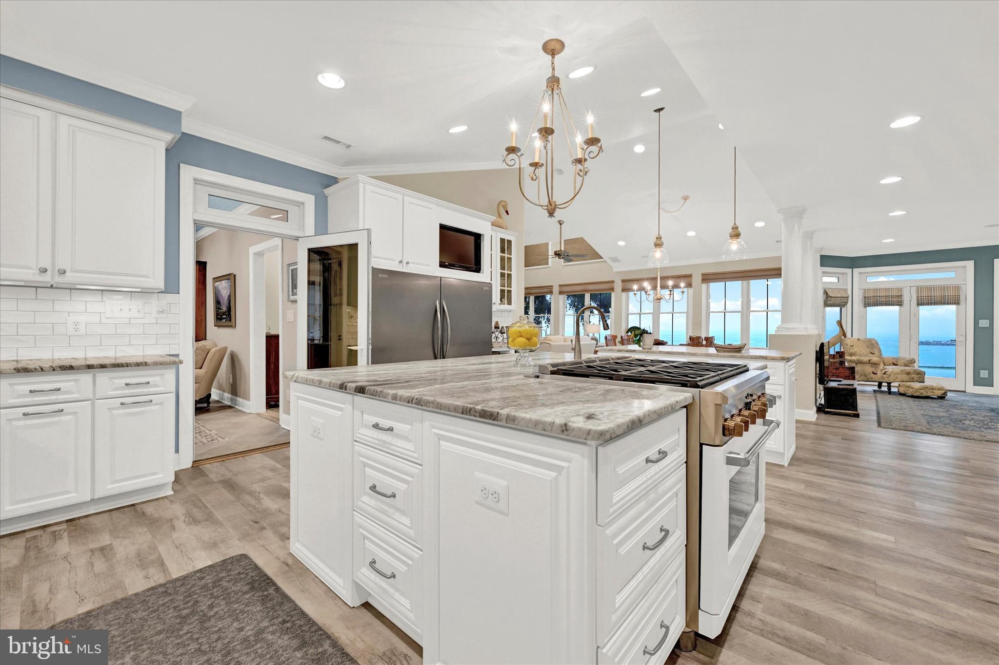 FRANKLIN MANOR BEACH - Residential