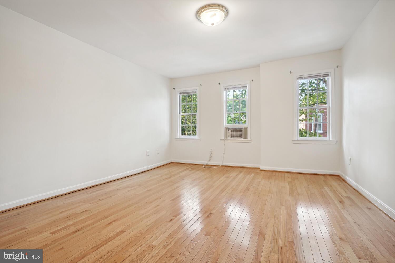 OLD TOWN - Residential Lease