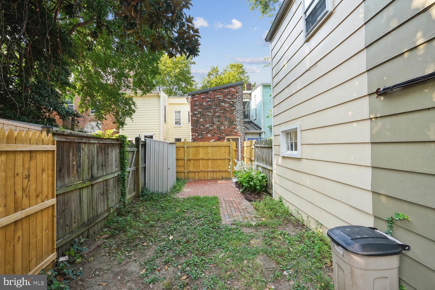 OLD TOWN - Residential Lease