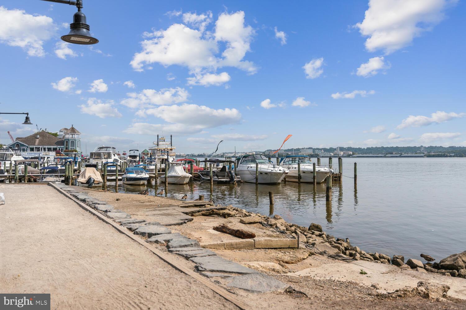 OLD TOWN - Residential Lease