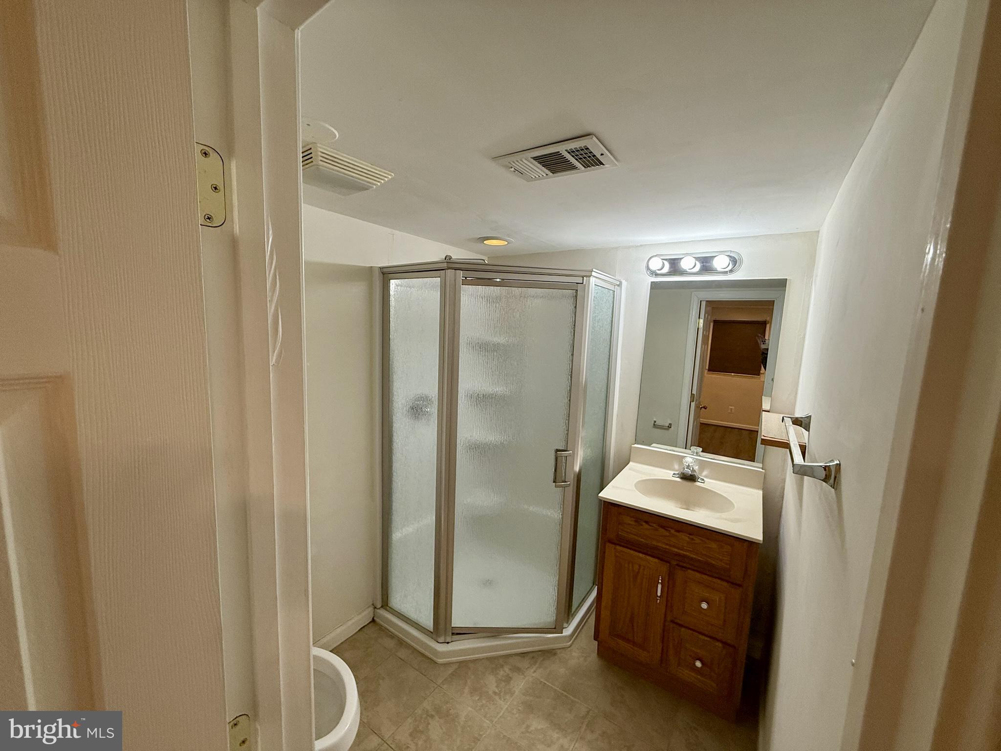 KNOLLS OF DUMFRIES - Residential Lease