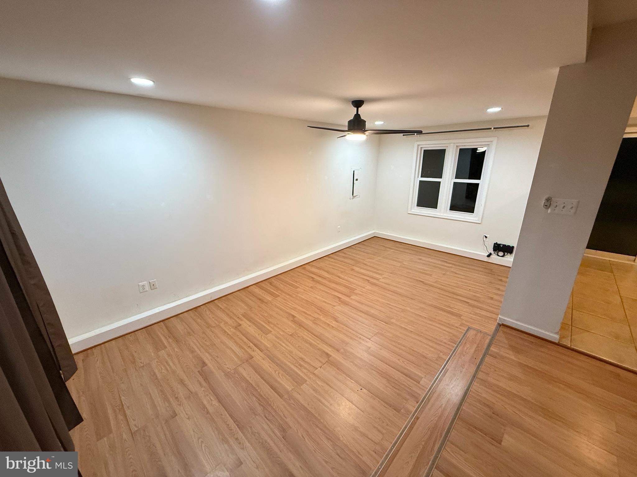 KNOLLS OF DUMFRIES - Residential Lease