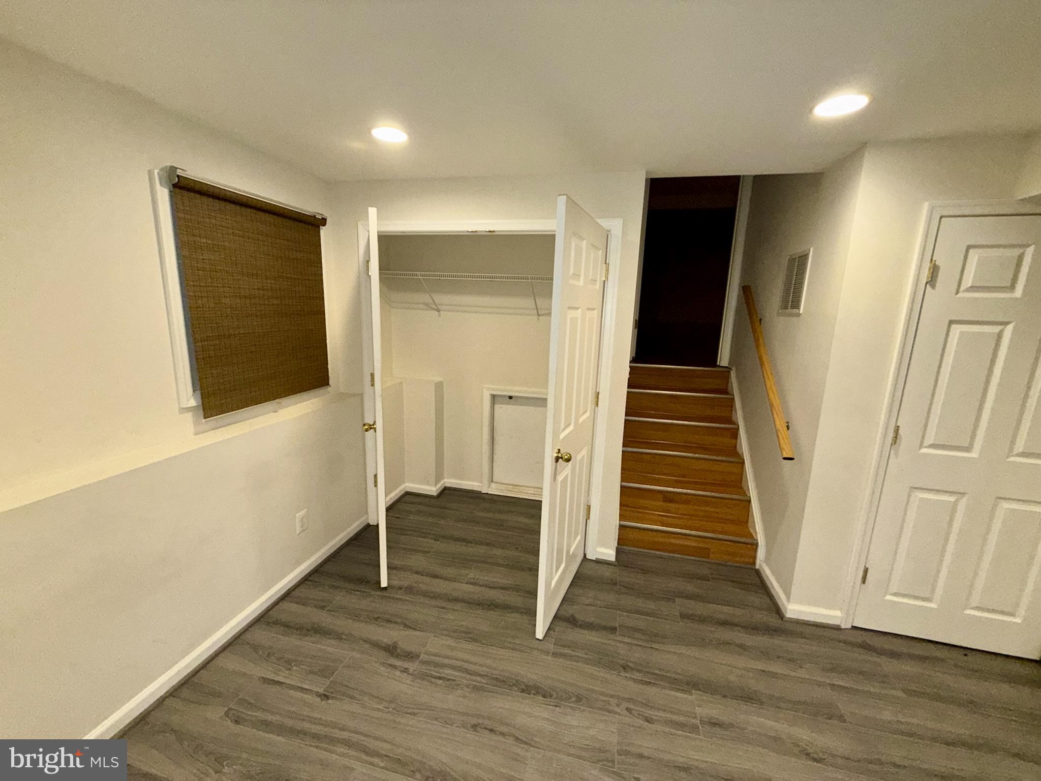 KNOLLS OF DUMFRIES - Residential Lease