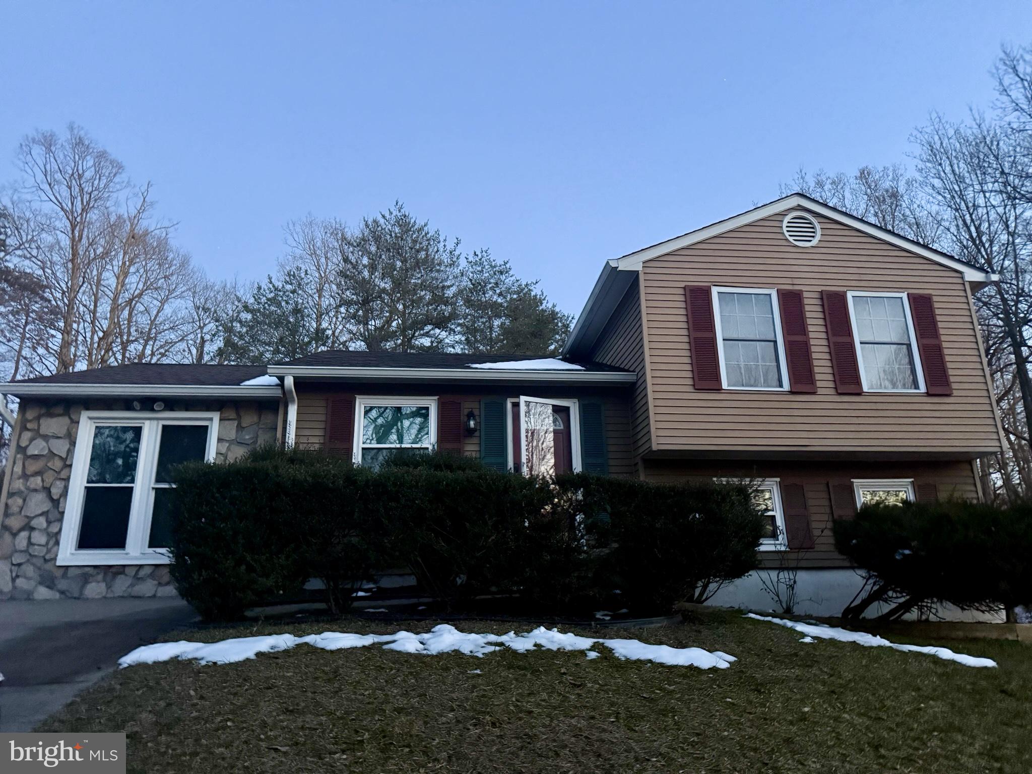 KNOLLS OF DUMFRIES - Residential Lease