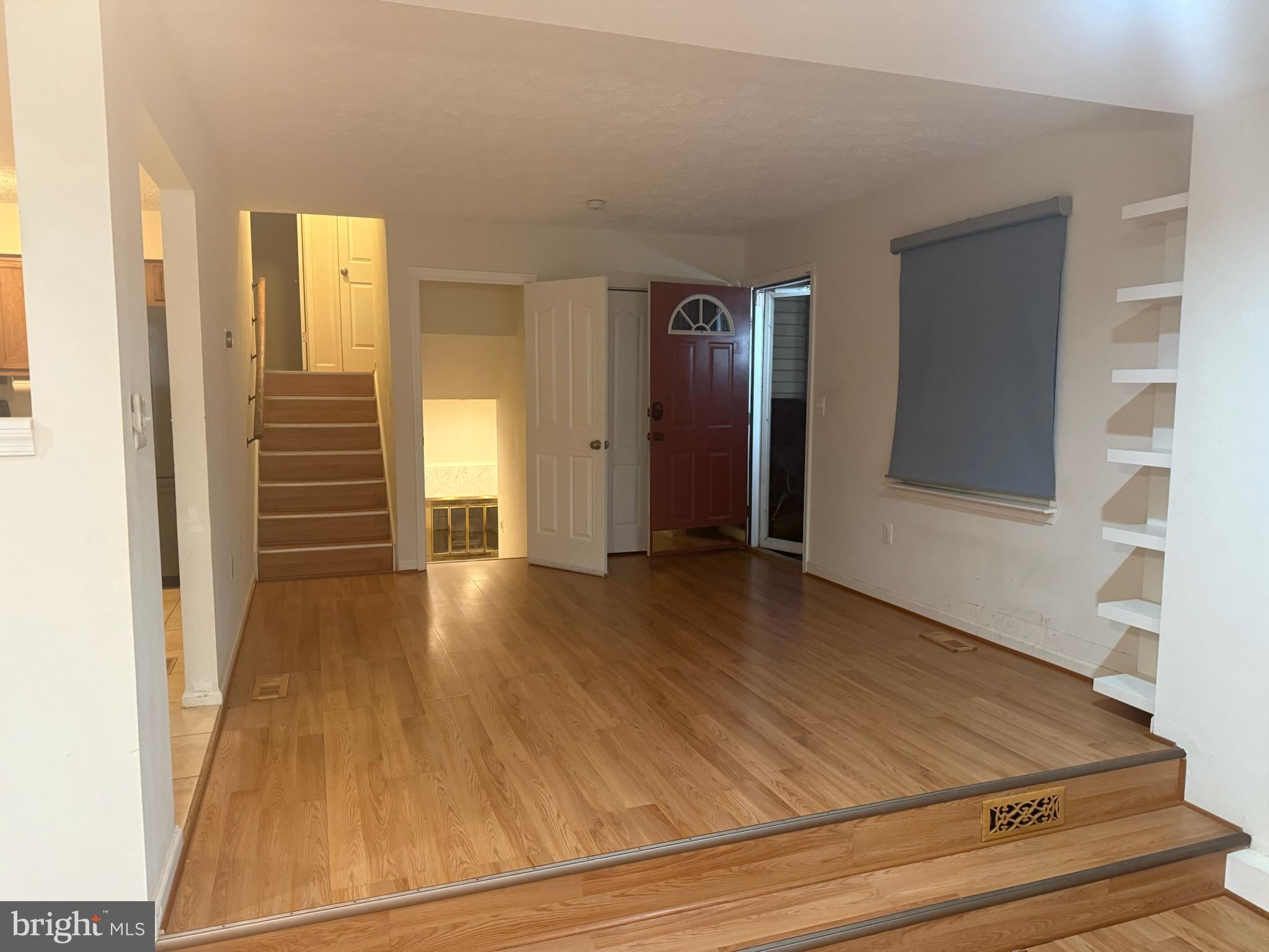 KNOLLS OF DUMFRIES - Residential Lease