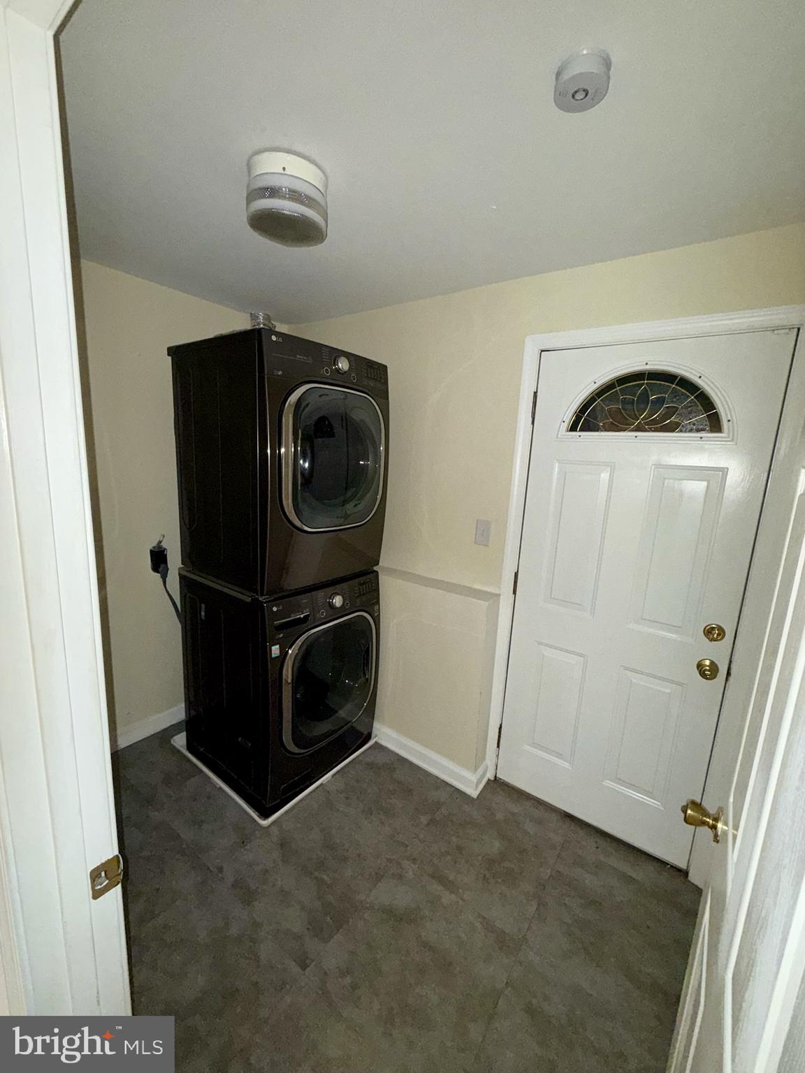 KNOLLS OF DUMFRIES - Residential Lease