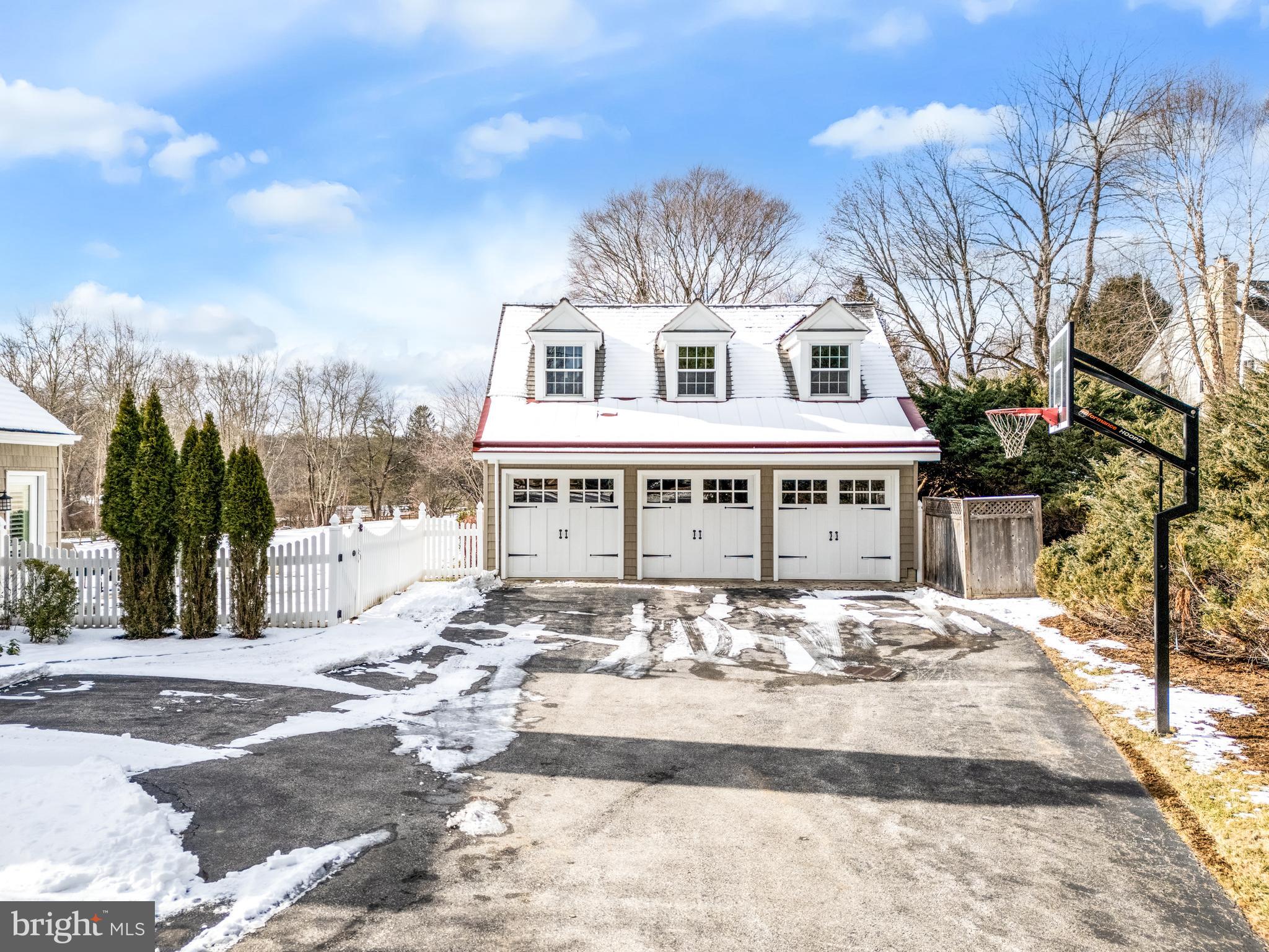 RADNOR HUNT - Residential