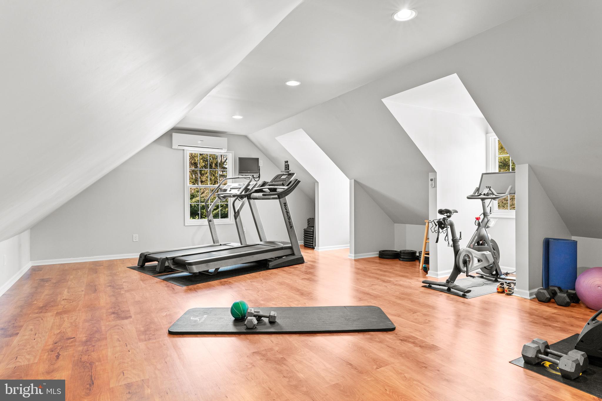 RADNOR HUNT - Residential